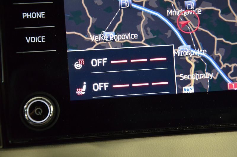 Škoda Karoq (2019) 1.6TDI 85 Style - fotka 15 z 19