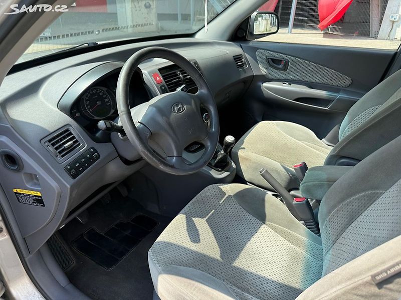 Hyundai Tucson (2005) 2.0CRDi, 4x4, 82kw Původ ČR - fotka 15 z 21