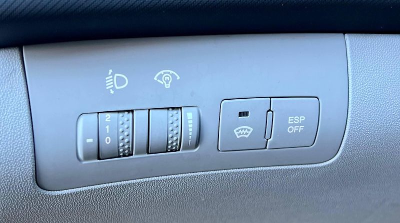 Kia Ceed (2008) 1.6 CRDi (ED)  RODINNÉ KOMBI - fotka 12 z 25