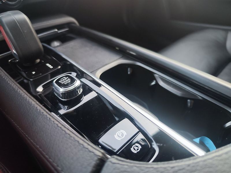 Volvo V90 B5 2.0/184kW Momentum Pro - fotka 27 z 39