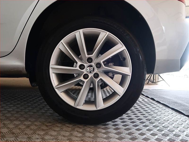 Škoda Kamiq (2024) 1.0 TSI - fotka 15 z 18