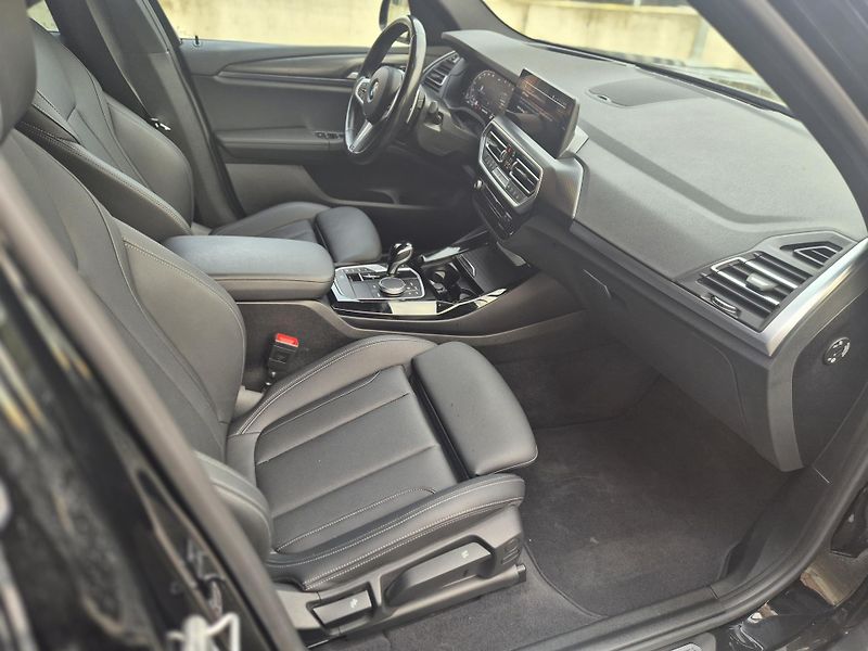 BMW X3 (2024) xDrive 30d M PAKET - fotka 13 z 29