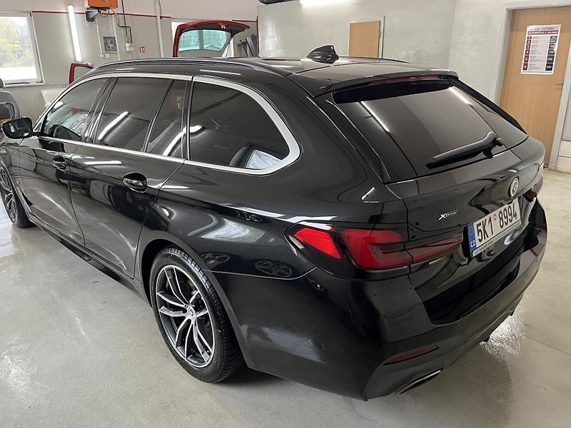 BMW Řada 5 (2022) 3.0 540 xDrive M-Packet DPH - fotka 2 z 16