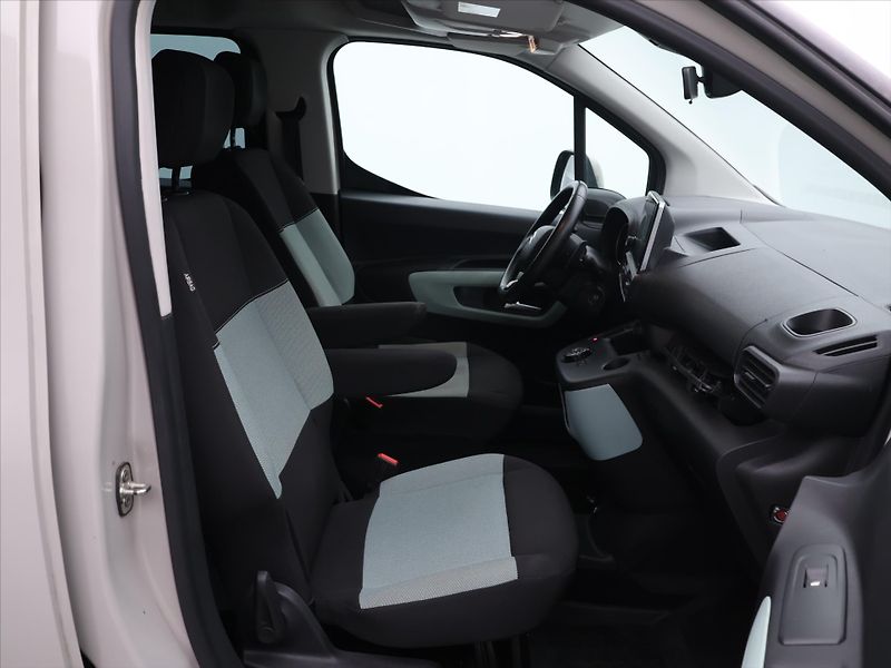 Citroën Berlingo 1,2 96kW Klima Feel XL CZ - fotka 12 z 28
