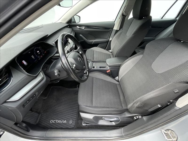 Škoda Octavia 2,0 TDI Combi Ambition Plus - fotka 4 z 22