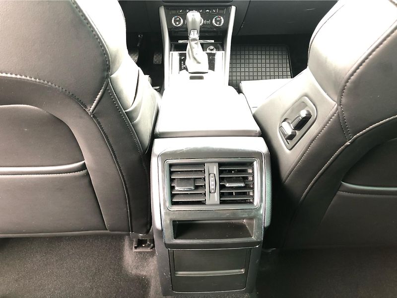 Škoda Superb COMBI 2.0 TDi DSG 7st. SYTLE - fotka 23 z 30