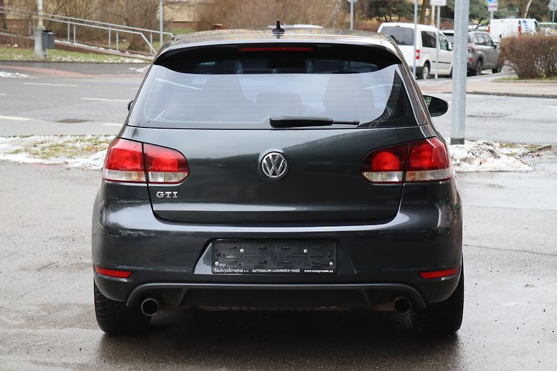 Volkswagen Golf GTI 2.0TSI 147kW - fotka 12 z 47