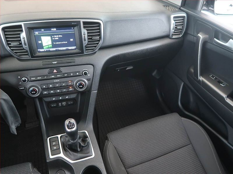 Kia Sportage (2016) 1.6 GDI, Serv.kniha, Navi - fotka 8 z 12