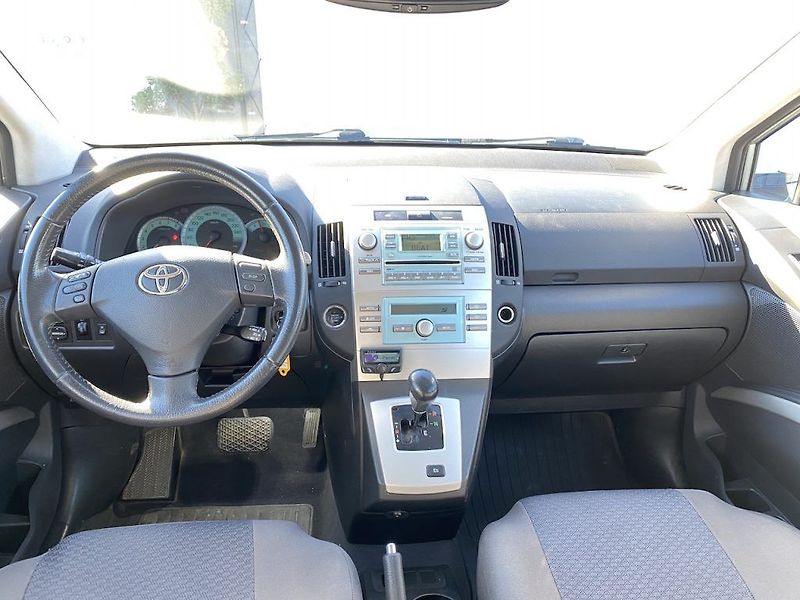 Toyota Corolla Verso 1.8i, ČR, automat, 2x kola - fotka 10 z 15
