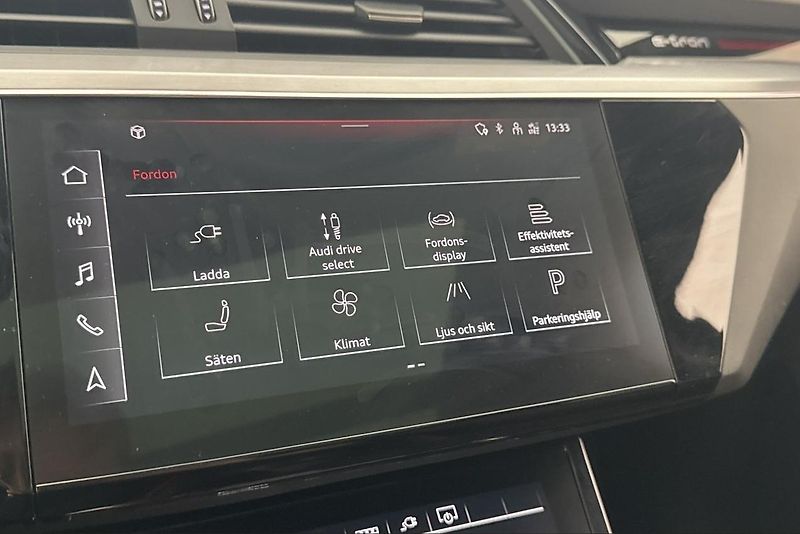 Audi SQ8 e-tron quattro Tažné Pano 360k - fotka 17 z 34