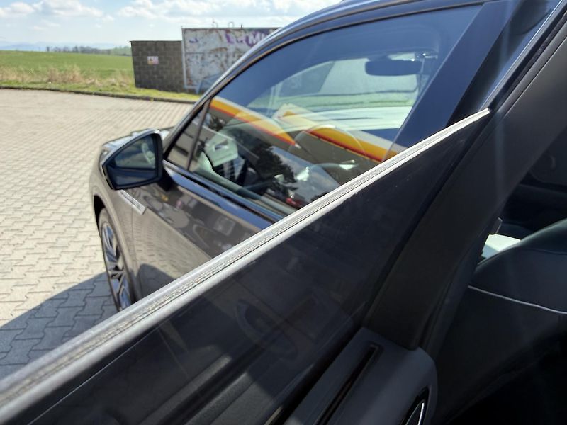 Volkswagen Touareg 3.0 TDI R-LINE   ONE MILLION - fotka 13 z 25