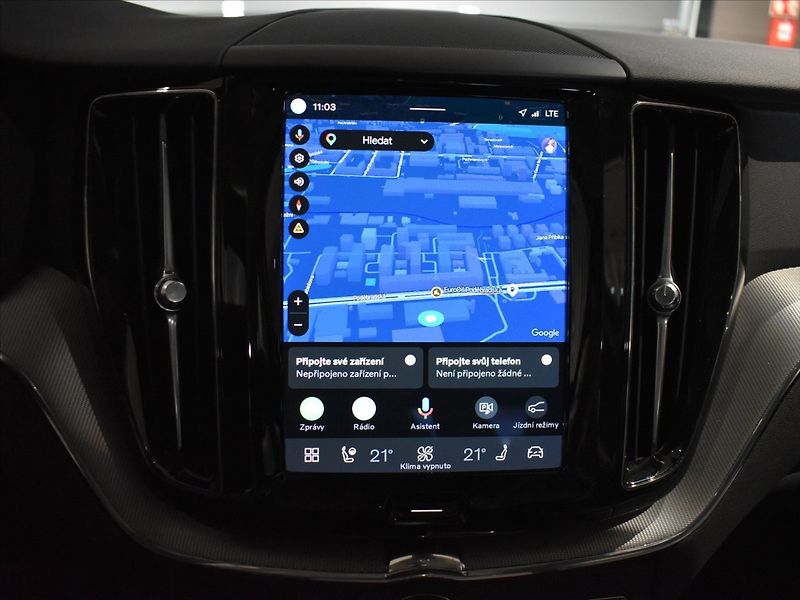 Volvo XC60 2,0 B4 AWD PLUS tažné,Bezklíč - fotka 18 z 24