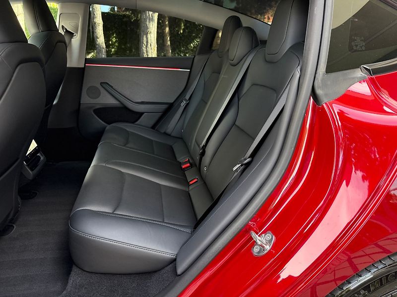 Tesla Model 3 Standart Range Premium - fotka 9 z 37