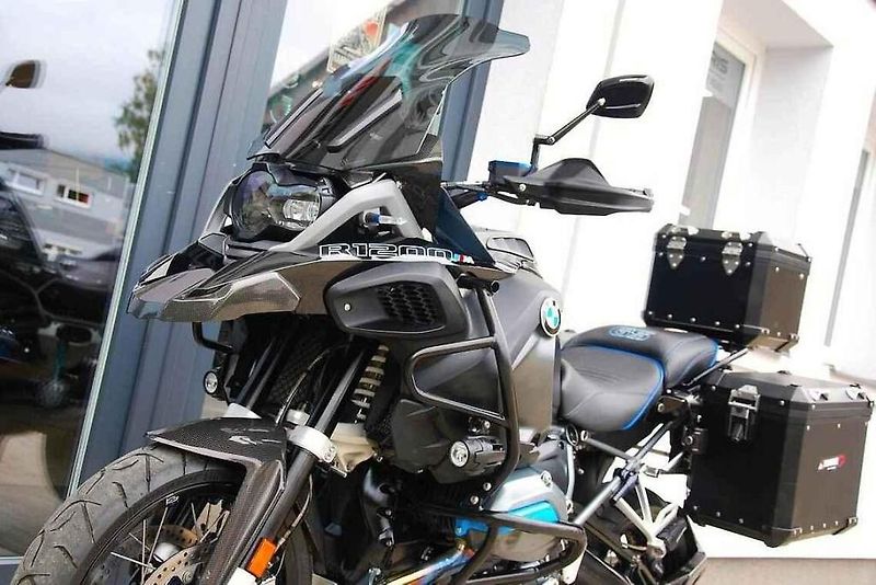 Ojetá motorka BMW R 1200 GS Adventure.