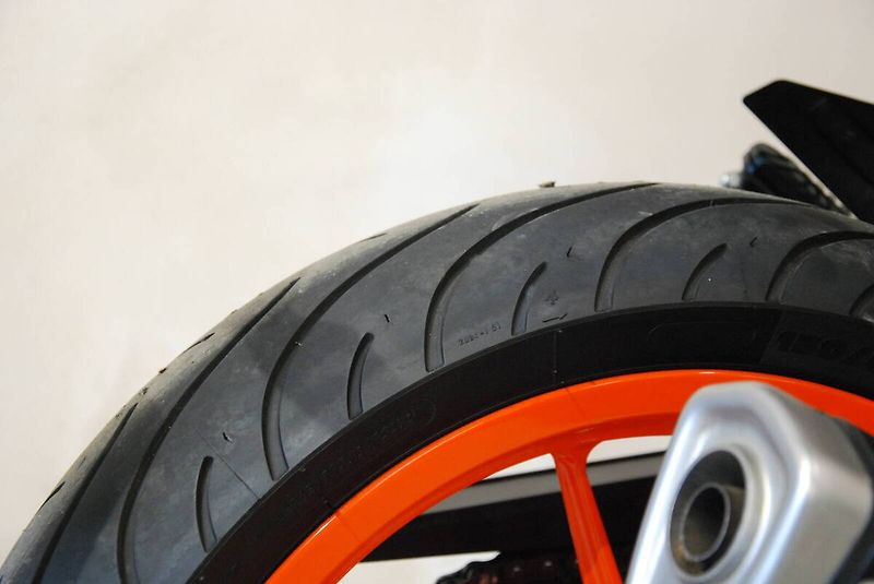 KTM 390 Duke (2019) Duke 390 - 7912 km, hezký stav - fotka 11 z 20