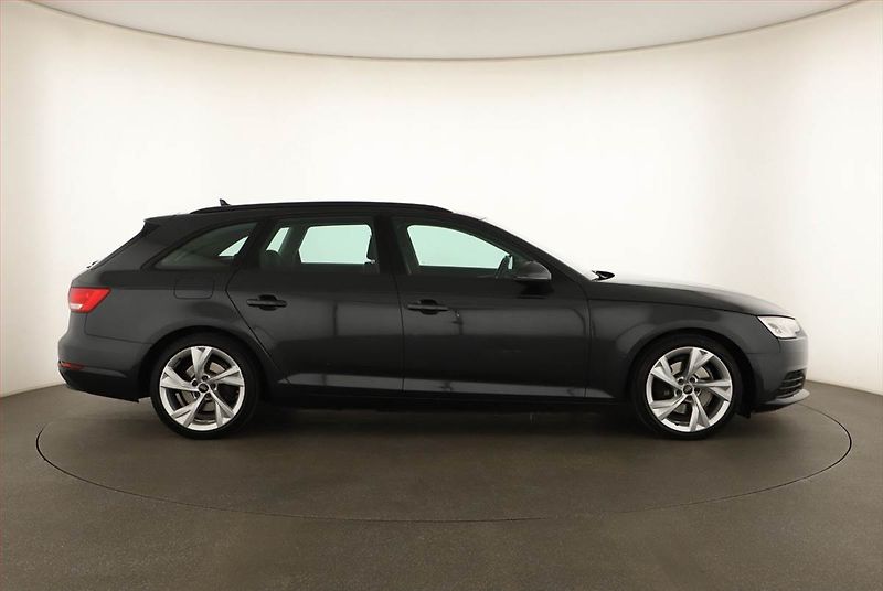 Audi A4 (2016) 2.0 TDI, Xenony, Tempomat - fotka 6 z 14