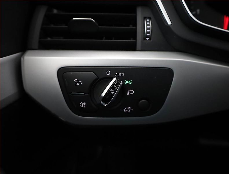 Audi A4 (2017) 2.0 TDI, Automat, Serv.kniha - fotka 15 z 18