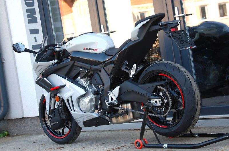 CFMOTO (2026) 675 SR-R GREY - fotka 6 z 25