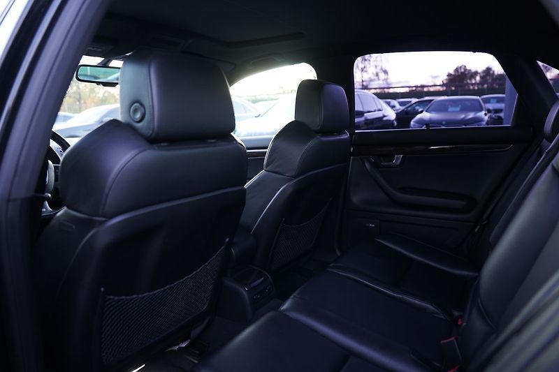 Audi S4 B7 V8 253kW/BOSE/RECARO/MAX VÝ - fotka 19 z 50
