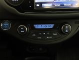 Toyota Yaris (2015) 1.5 Hybrid, Automat - náhled 13