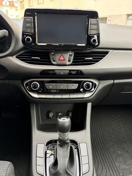 Hyundai i30 1.6 CRDi automat  - fotka 18 z 24