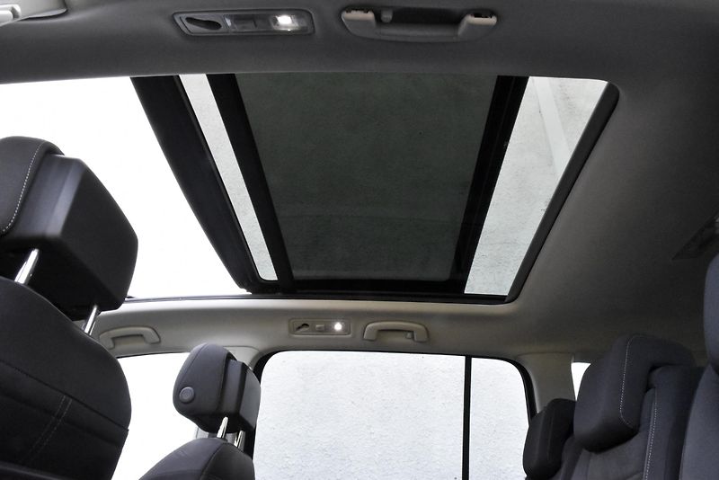 Volkswagen Touran 2.0 TDi COMFORTLINE,NAVI,MASÁŽ - fotka 29 z 51