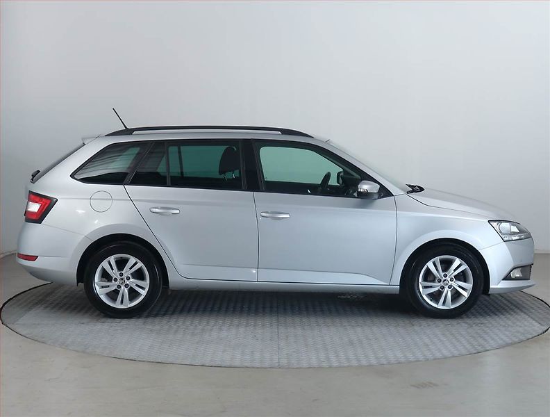 Škoda Fabia (2022) 1.0 TSI, ČR,1.maj, Serv.kniha - fotka 6 z 17