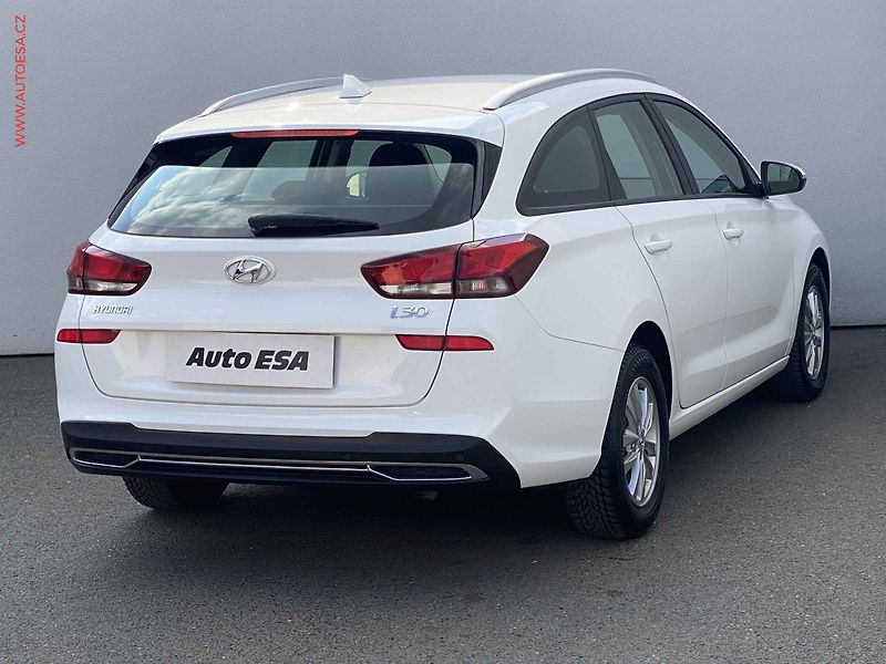 Hyundai i30 (2021) 1.6 CRDi, 1.maj,ČR, Comfort - fotka 4 z 17