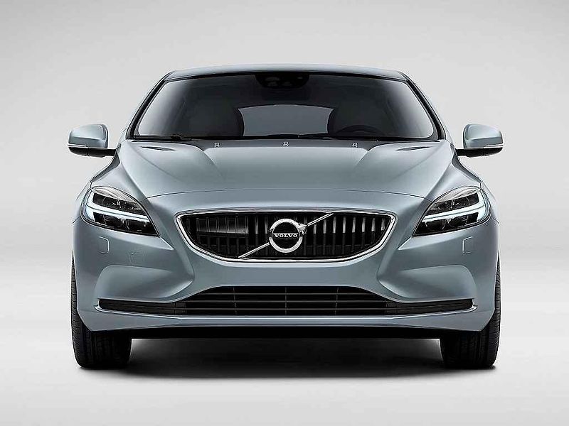 Volvo V40.
