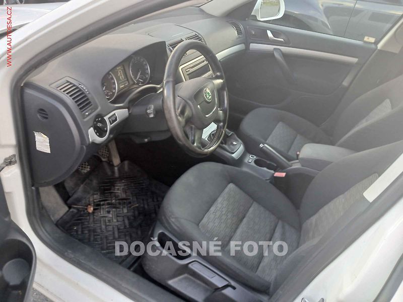 Škoda Octavia (2012) 2.0TDi, ČR, AC, tempo - fotka 3 z 3