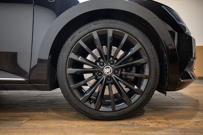Škoda Superb 2.0 TSI 200 kW L&K - fotka 40 z 40