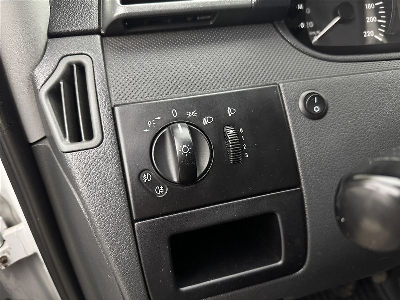 Mercedes-Benz Vito 2,1 CDI AC TAŽNÉ VELKÝ SERVIS - fotka 8 z 30