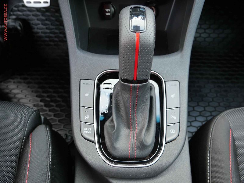 Hyundai i30 (2023) 1.5T-GDi, 1.maj,ČR, AT, LED - fotka 16 z 28