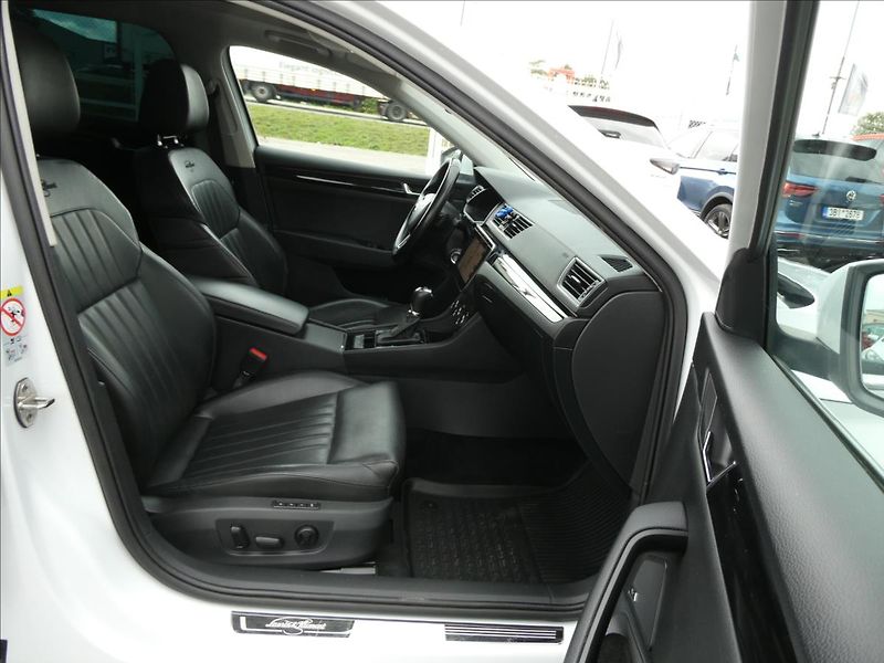Škoda Superb 2,0 TDI 140kW 4x4 DSG Laurin&K - fotka 31 z 56