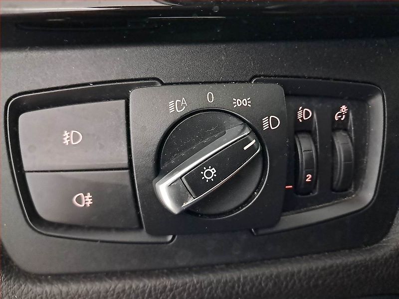 BMW Řada 3 (2016) 320 d, Automat, Tempomat - fotka 19 z 24