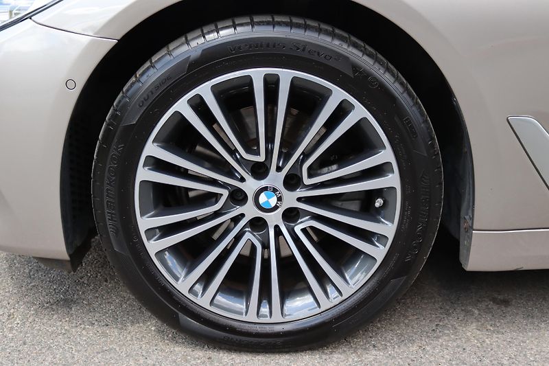 BMW Řada 5 520D XDRIVE SPORT LINE G30  - fotka 18 z 50