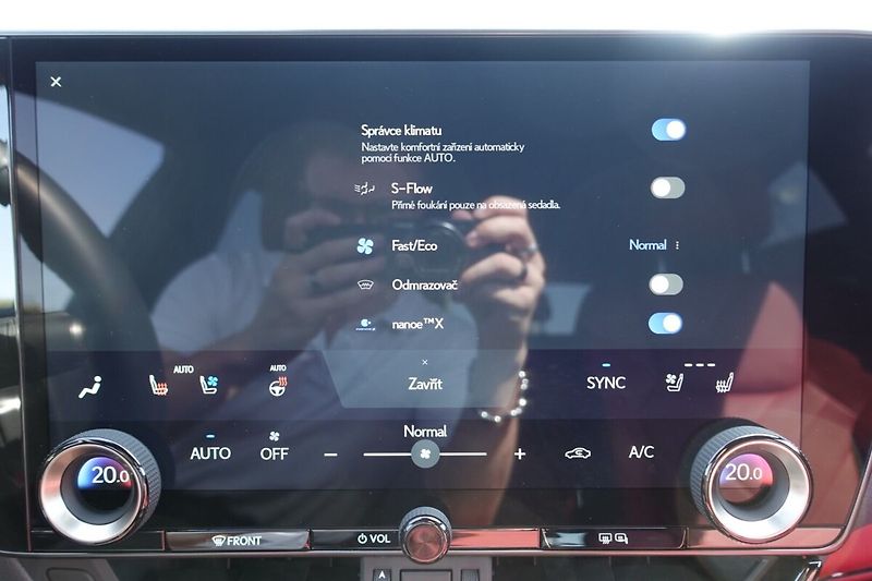 Lexus NX 350h NX350h Prestige 4x4 - fotka 26 z 37