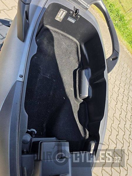Piaggio MP3 500 (2022) - fotka 13 z 16