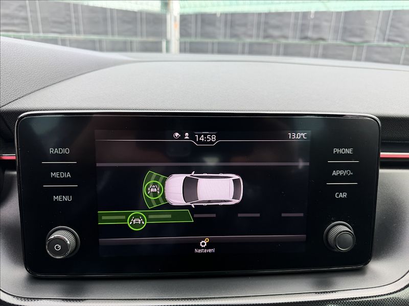 Škoda Scala 1.0 TSI Ambition - fotka 13 z 22