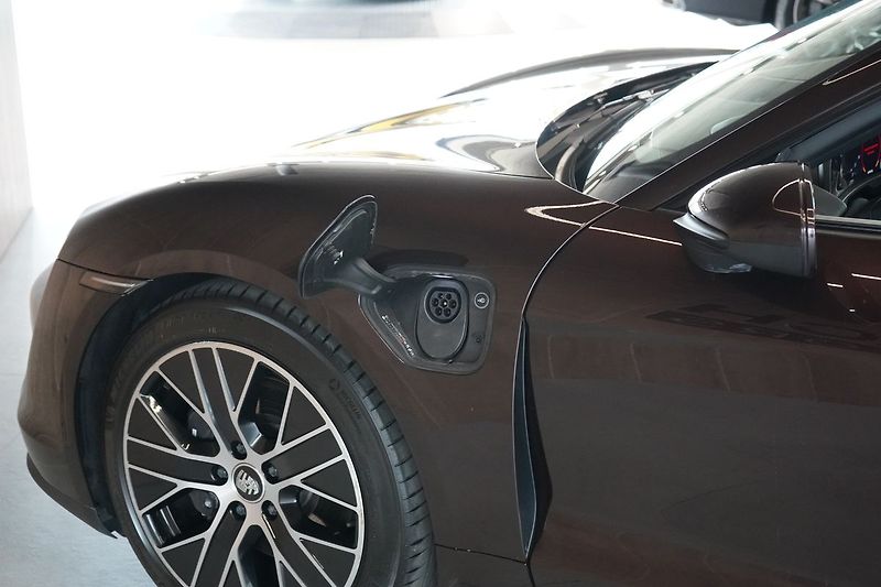 Porsche Taycan Sport Turismo, Pano, Matrix - fotka 12 z 50
