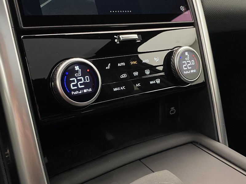 Land Rover Discovery D250 DYNAMIC SE AWD AUT - fotka 31 z 51