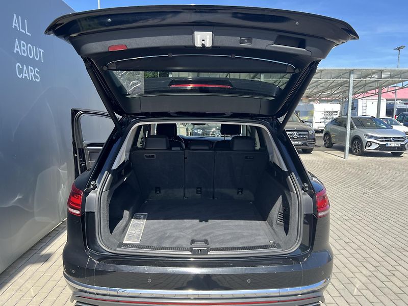 Volkswagen Touareg (2019) 3.0TDi*210kW*4x4*Servis*Tažné - fotka 31 z 41