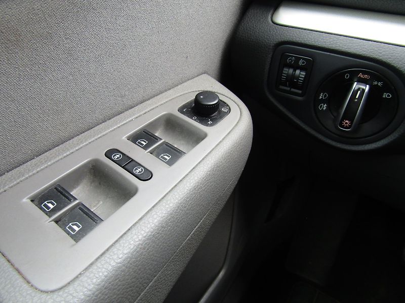 Seat Alhambra (2014) 2.0 TDI 103kW 4KIDS - fotka 27 z 44