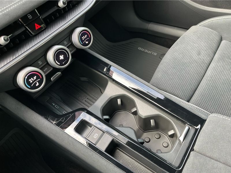 Škoda Superb 2.0TDI 142kW SPORTLINE 4X4 DSG - fotka 20 z 30