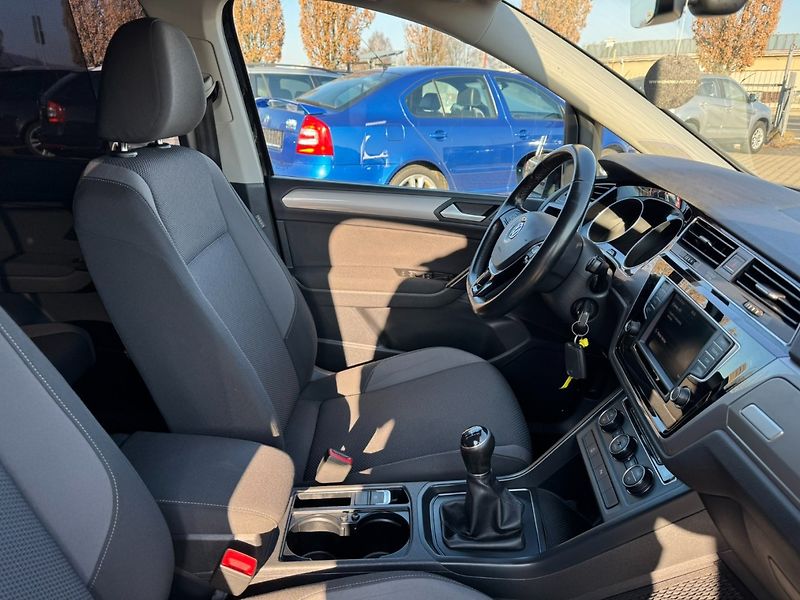 Volkswagen Touran (2016) 1,6 TDI 85 KW STK NAVI TAŽNÉ - fotka 36 z 50