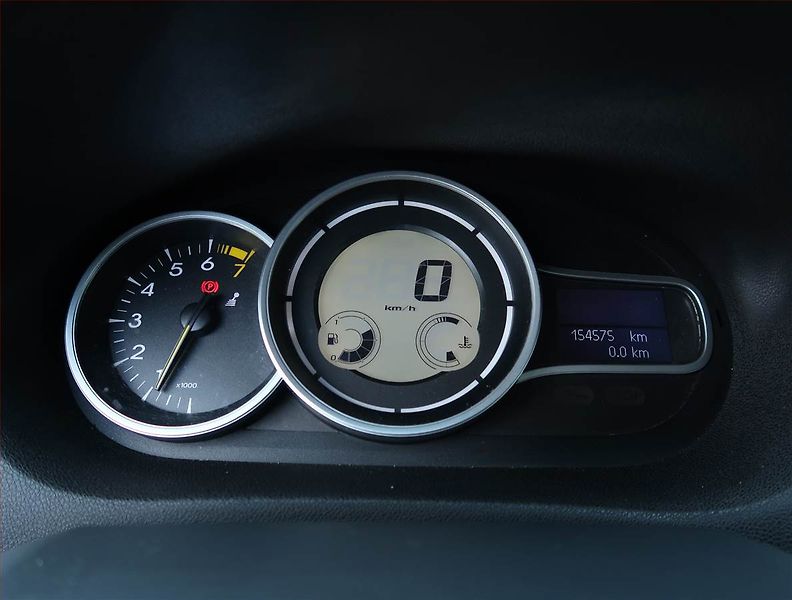 Renault Mégane (2011) 1.6 16V, Tempomat - fotka 11 z 19