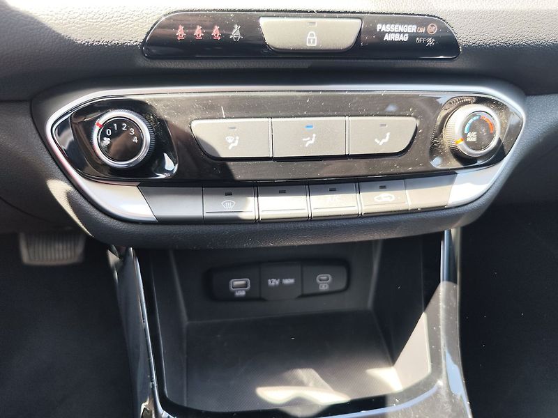 Hyundai i30 1.0 T-GDi/74kW Smart Climate - fotka 19 z 31