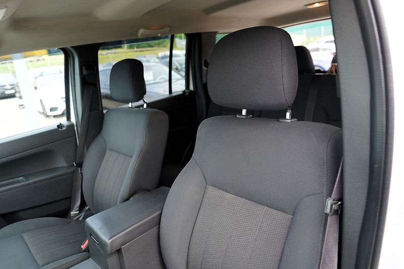 Jeep Cherokee 2.8 CRD L/automat/tažné/klima/ - fotka 21 z 37