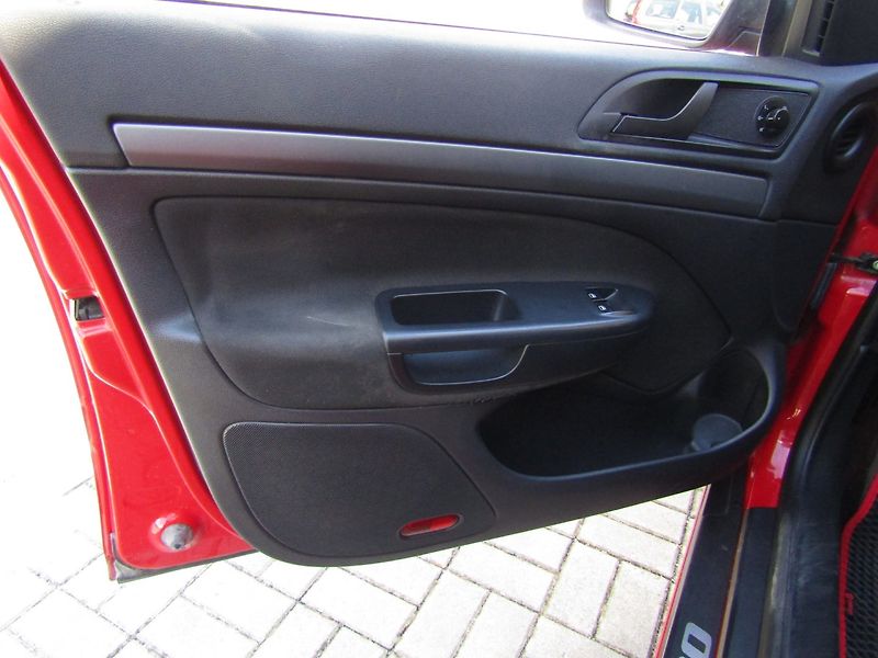 Škoda Octavia (2011) 1.6 MPI 75kW 1.MAJITEL - fotka 18 z 44