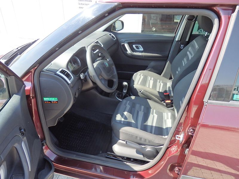 Škoda Fabia COMBI 1.4 16V ABS, KLIMATIZACE - fotka 6 z 13